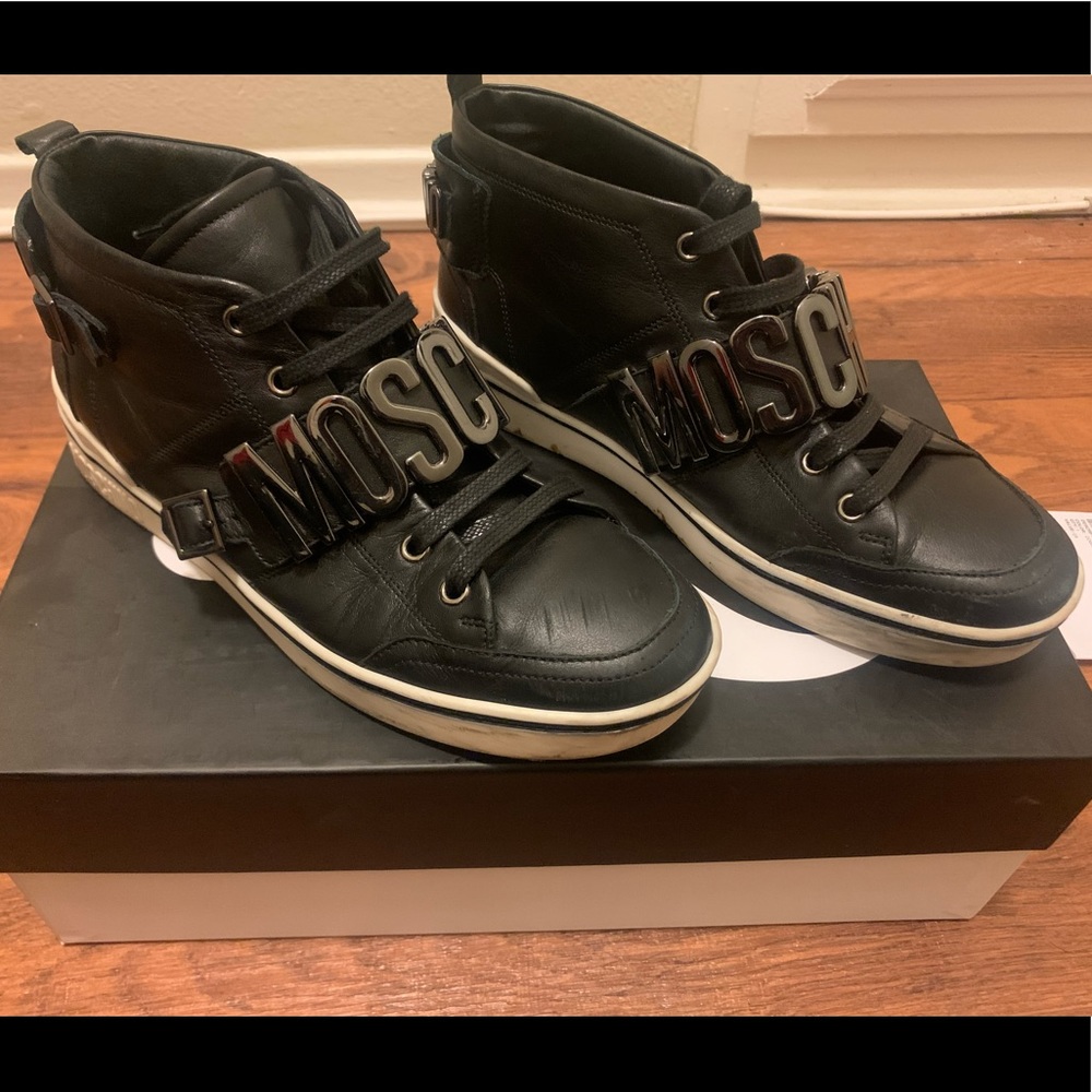 🎊🥂🍾HOST PICK🍾🥂🎊Moschino  👟